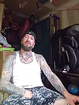 Snapshot of Beardedtattood chatting on July 28, 2026, 7:26 pm Beardedtattood online show from July 28, 2026, 7:26 pm