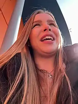 mur girl online show from March 17, 2025, 11:42 am