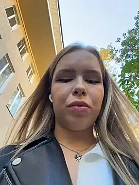 mur girl online show from October 8, 2025, 11:56 am