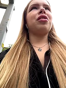 mur girl online show from October 5, 2025, 12:40 pm