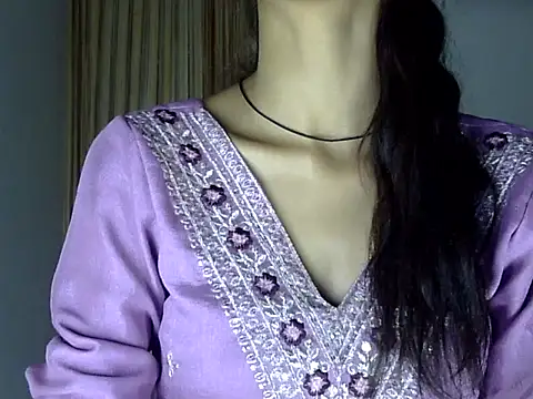 MAAYRA 09 online show from September 26, 2025, 6:15 pm