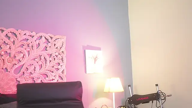 lupeebony online show from September 11, 2025, 7:47 pm