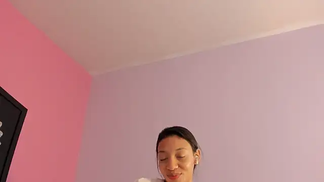 lupeebony online show from June 18, 2026, 7:41 pm