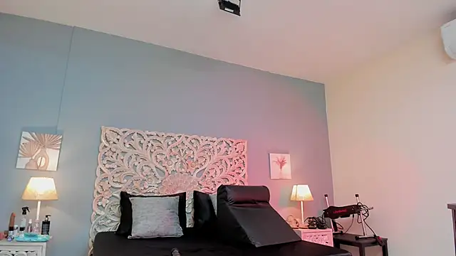 lupeebony online show from September 14, 2025, 7:36 pm