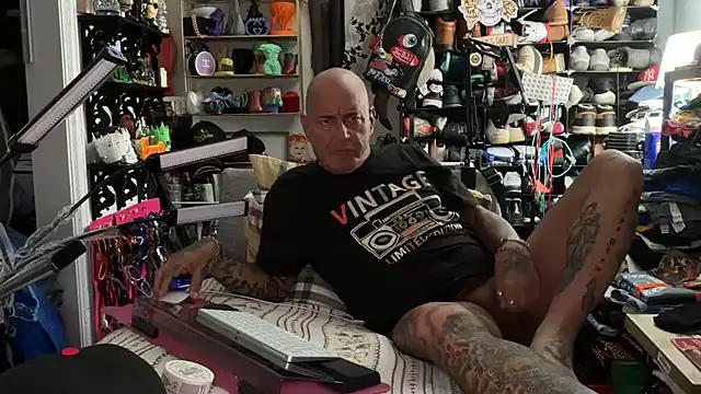 joeytatts66 online show from June 25, 2026, 1:36 am