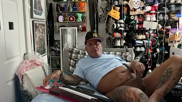 joeytatts66 online show from March 7, 2026, 5:14 am