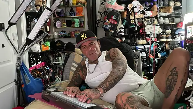 joeytatts66 online show from July 17, 2026, 3:04 am