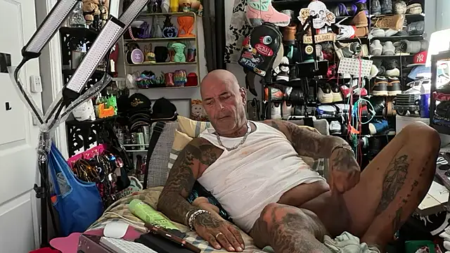 joeytatts66 online show from July 18, 2026, 3:26 am