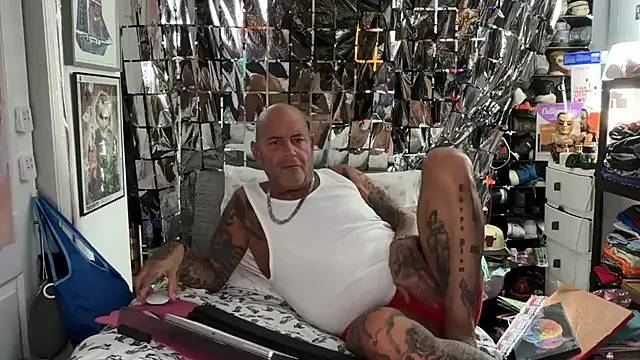 joeytatts66 online show from April 27, 2026, 1:36 am