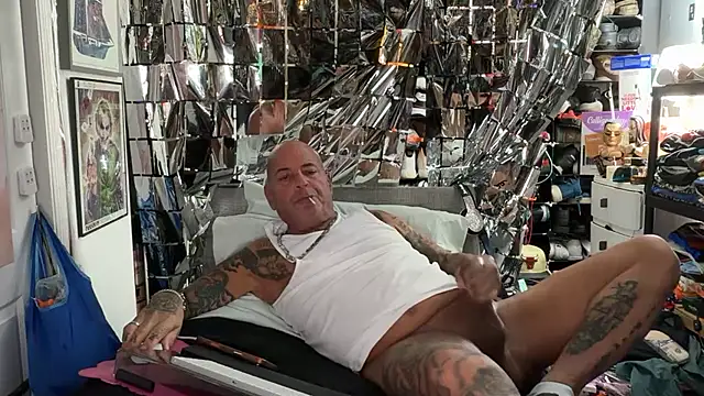 joeytatts66 online show from May 4, 2026, 2:26 am