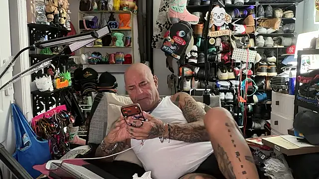 joeytatts66 online show from July 11, 2026, 4:35 am