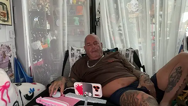 joeytatts66 online show from August 4, 2026, 1:32 am