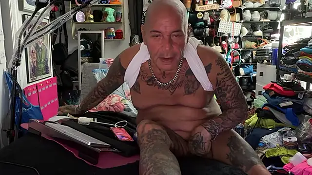 Snapshot of joeytatts66 chatting on June 14, 2026, 2:24 am joeytatts66 online show from June 14, 2026, 2:24 am