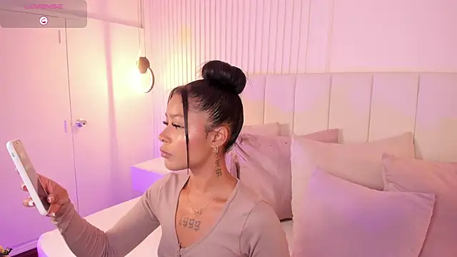 natali henao online show from October 9, 2025, 9:26 pm