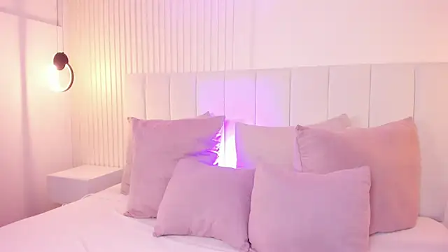 natali henao online show from March 19, 2025, 10:09 pm