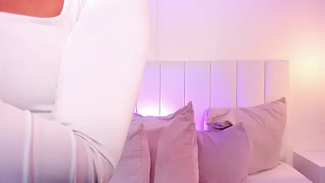 natali henao online show from March 11, 2025, 9:59 pm