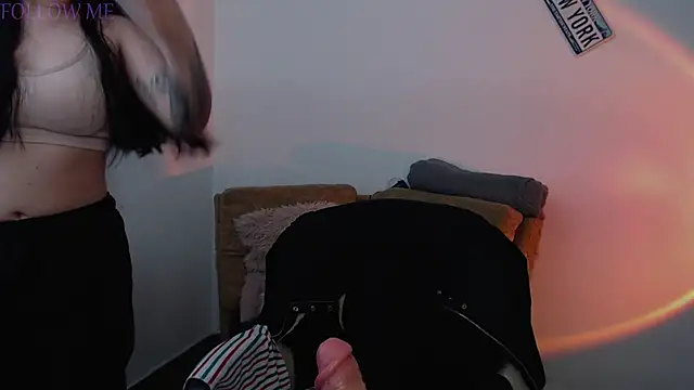 iam emy online show from March 13, 2025, 10:10 pm