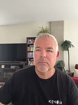 aarosteev2 online show from June 2, 2026, 1:33 pm