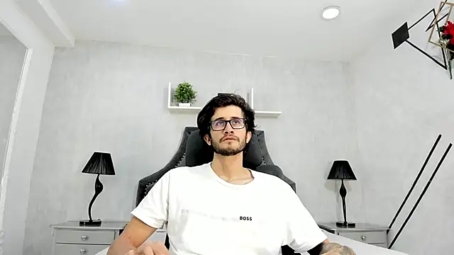 Loggan donnelly online show from October 5, 2025, 5:47 pm