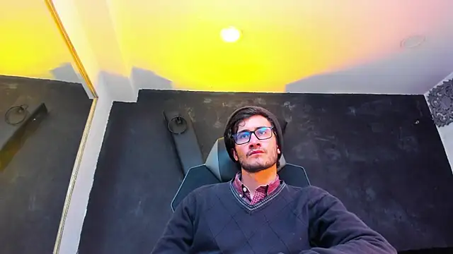 Loggan donnelly online show from September 19, 2025, 8:13 pm