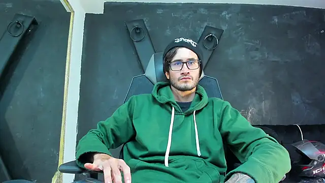 Loggan donnelly online show from October 3, 2025, 7:48 pm