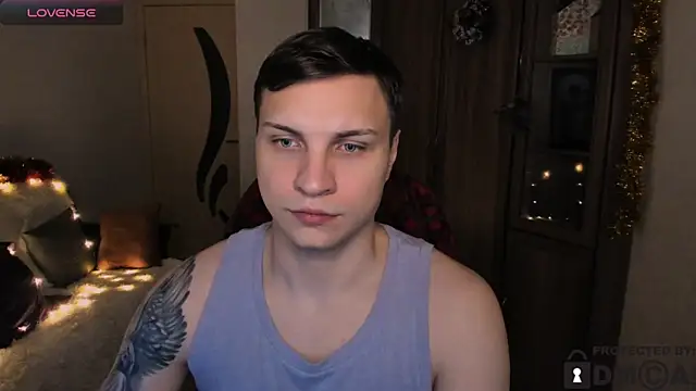 handsome guy01 online show from December 1, 2025, 8:42 pm