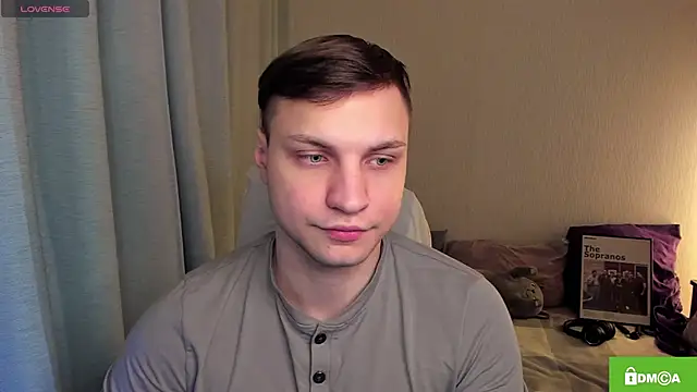 handsome guy01 online show from May 7, 2026, 6:44 pm