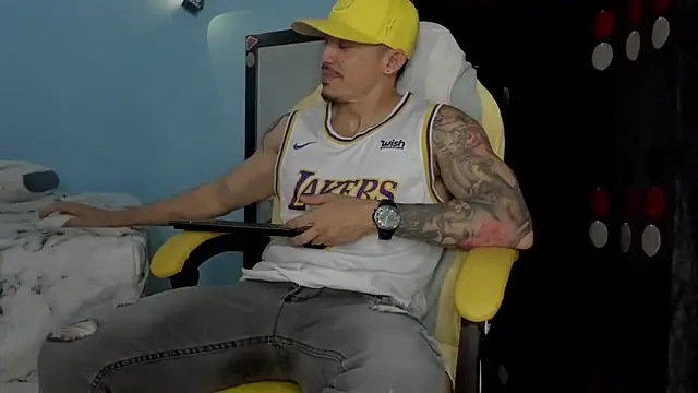 Alex motta online show from October 31, 2025, 3:36 am