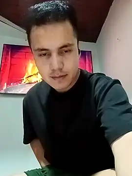 Axel11Luna online show from April 8, 2026, 7:54 am