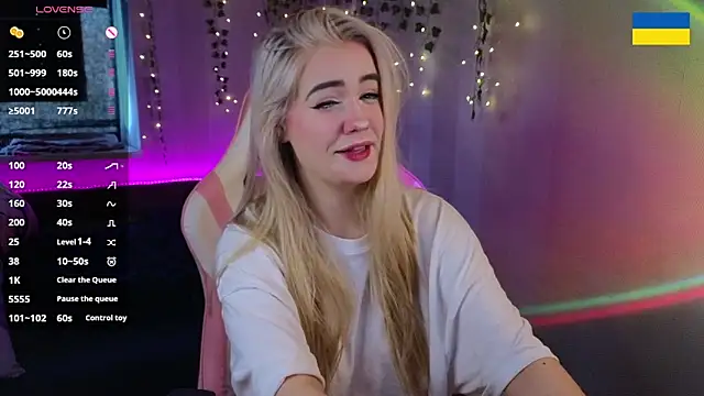 RedVelveten online show from September 27, 2025, 5:35 am