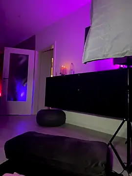 PalinaPr online show from December 17, 2025, 3:28 pm