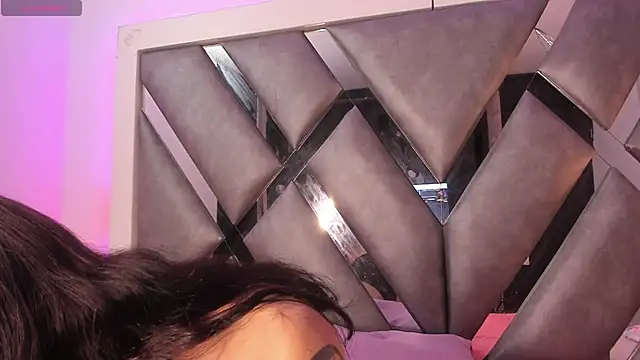 Mis  lola online show from February 19, 2025, 7:16 pm