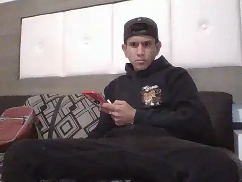 oiram27 online show from November 15, 2025, 9:13 am