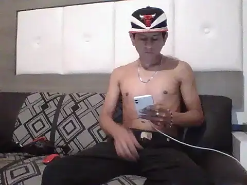 oiram27 online show from November 4, 2025, 9:18 pm