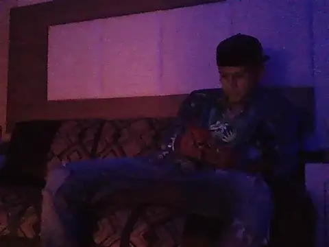 oiram27 online show from November 30, 2025, 1:39 am