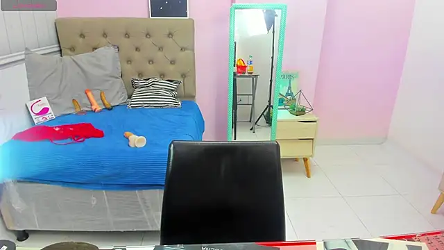 lauren rios7 online show from February 15, 2025, 1:10 am