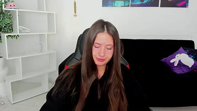 milaleoneli online show from November 25, 2025, 3:07 am