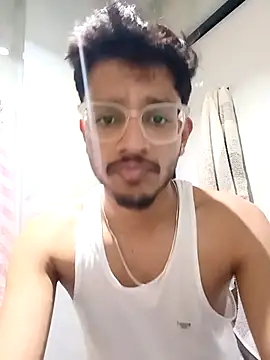 skinnyyyyyyyyy online show from October 3, 2025, 4:14 am