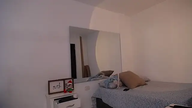 MartinaGuzmann online show from November 15, 2025, 3:10 am