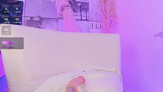 MiaCavallii  online show from October 30, 2025, 3:05 am