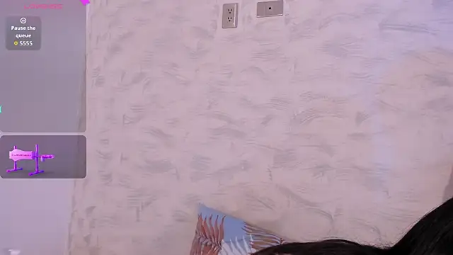 Elalove  online show from November 1, 2025, 7:13 am