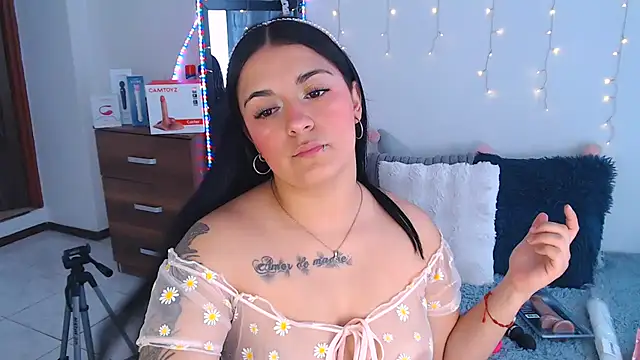 Snapshot of Samanta_james19 chatting on July 10, 2026, 5:35 pm Samanta james19 online show from July 10, 2026, 5:35 pm