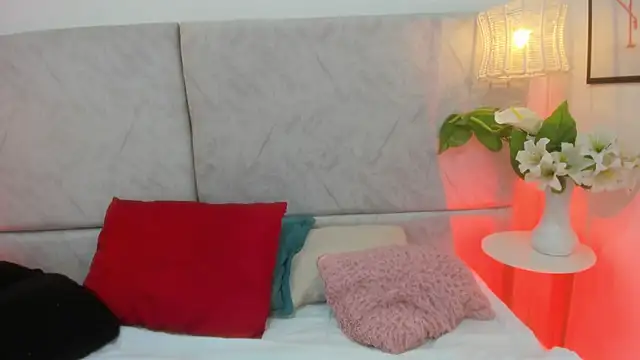 Snapshot of naomiii__ chatting on March 4, 2026, 11:40 am naomiii online show from March 4, 2026, 11:40 am