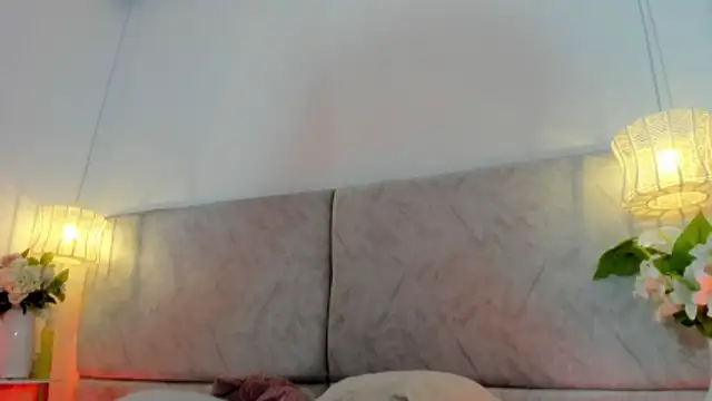 Snapshot of naomiii__ chatting on March 10, 2026, 11:36 am naomiii online show from March 10, 2026, 11:36 am