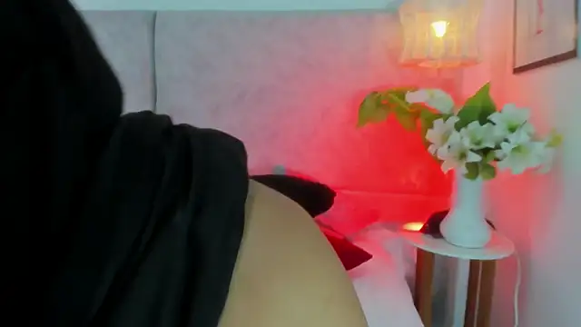 Snapshot of naomiii__ chatting on March 26, 2026, 11:52 am naomiii online show from March 26, 2026, 11:52 am