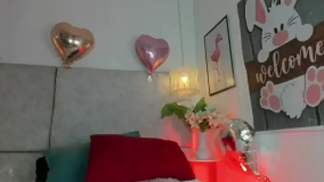 Snapshot of naomiii__ chatting on March 28, 2026, 11:44 am naomiii online show from March 28, 2026, 11:44 am