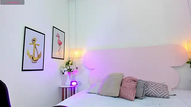 naomiii   online show from September 27, 2025, 12:00 pm