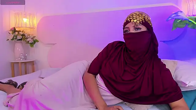 naomiii   online show from October 18, 2025, 11:51 pm