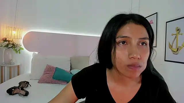 naomiii   online show from October 2, 2025, 11:46 am