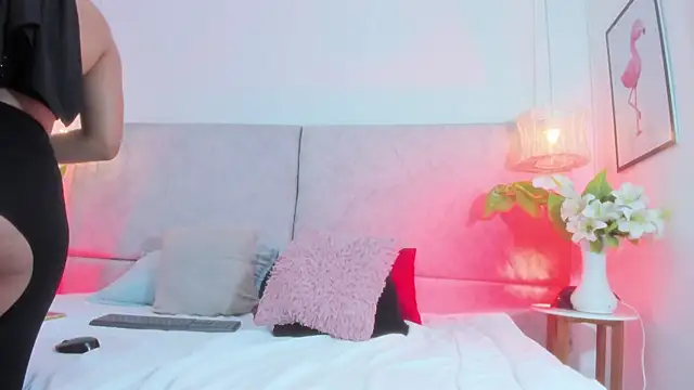 Snapshot of naomiii__ chatting on March 23, 2026, 11:43 am naomiii online show from March 23, 2026, 11:43 am